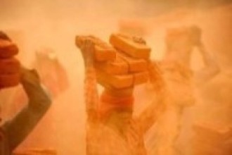 कोरोनाले देश ठप्पः इँटाभट्टामा महिलाका काम धमाधम