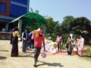 राहत लिएर घर फर्कँदै सर्वसाधारण