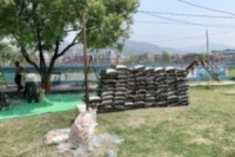 वितरणका लागि राखिएका चामल