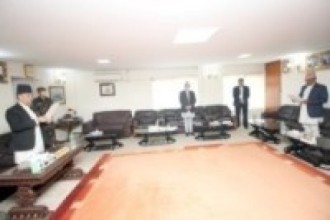 नेपाल राष्ट्र बैंकका नवनियुक्त गभर्नर अधिकारीलाई शपथ