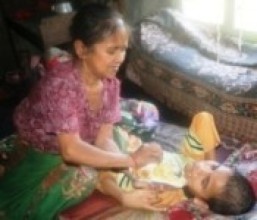 अपाङ्गता भएका छोरालाई आमाको माया...