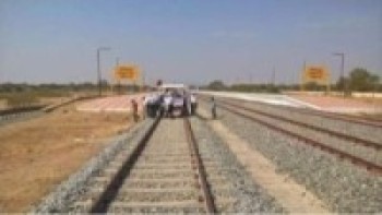 लकडाउनमा जारी छ रेलमार्गको काम