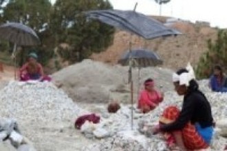 रहर होइन बाध्यता छ, गिट्टी कुट्ने काम