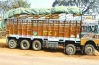 भारतबाट धान बोकेर आएको ट्रकबाट रु १८ लाख बरामद