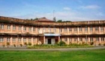 अस्तव्यस्त बन्दै विश्वविद्यालय : कामुले नै दिन थाले कामु   