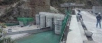 माथिल्लो तामाकोशी :  ठाडो सुरुङमा पाइप जडान