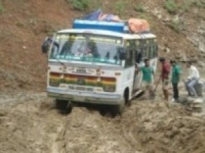 कर्णाली : सडकको बेहाल ! गाडी गुडाउने सपना तर खच्चड हिँड्न मुस्किल