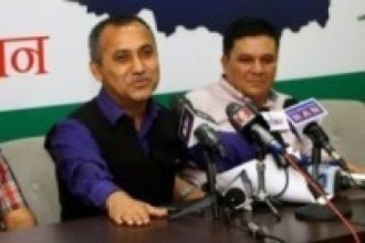      नवनिर्वाचित कांग्रेस महामन्त्री शर्माद्वारा बिपीलगायत नेताको सालिकमा माल्यार्पण