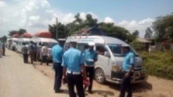 सवारी साधनमा लेखिएको सायरी र गजल हटाउने अभियान   