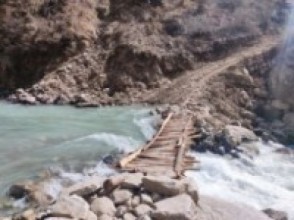 पहिलो चोटी बिकट व्यासको गागामा पुल बन्दैः सामान पुर्याउने कार्य जारी
