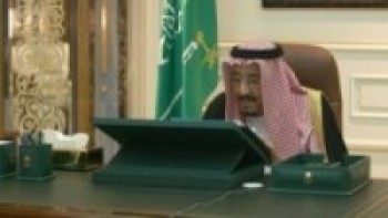 Ailing Saudi king chairs cabinet from hospital office   