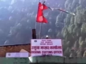 सडक मर्मत नहुँदा तातोपानी नाकाबाट आयात ठप्प