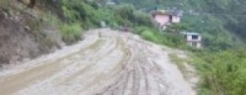 मध्यपहाडी लोकमार्ग : हिउँदमा धुलो र बर्खामा हिलाम्य