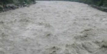 नदीले बगाउँदा बेपत्ता      