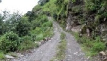 लोकमार्गमा जोखिमै जोखिम   