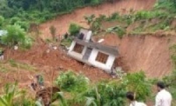 पहिराले सल्यानमा तीन घर बगायो, २५ परिवार विस्थापित