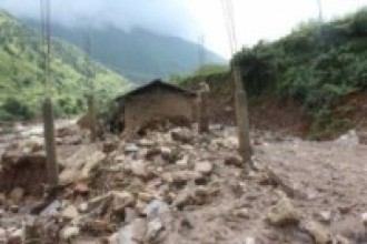 बाढीले घर बगाउँदा एकको मृत्यु, एक बेपत्ता   