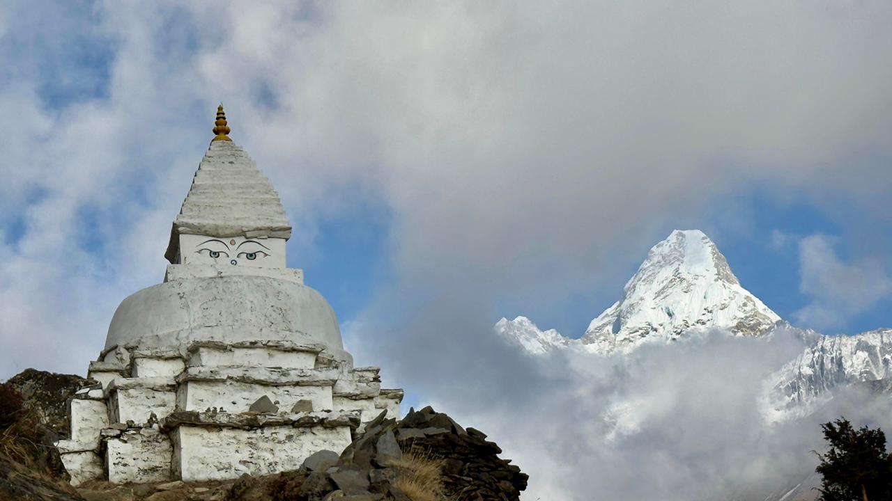खुम्बुको सौन्दर्यको प्रतीक आमादब्लमको मनमोहक दृश्य (फोटो फिचर)