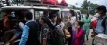 सार्वजनिक यातायात  : ‘न स्यानिटाइजर न दूरी, भाडा मात्र बढी’