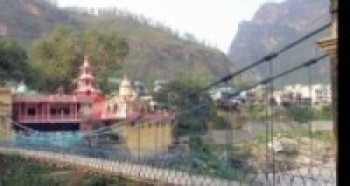 नाका बन्द हुँदा नेपाली व्यापारी भारतमै रोकिए