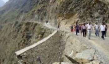 तिङ्करका स्थानीयवासी गाउँ पुगे, प्रहरी खलङ्गामै   