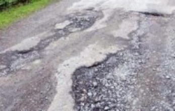 राजमार्गमा खल्डाखुल्डीले चालकलाई सास्ती