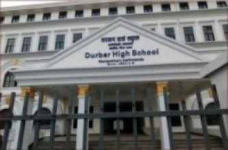 दरबार हाइस्कुलका शिक्षकलाई ल्यापटप र मोबाइल  