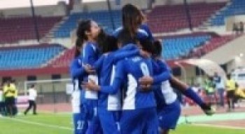 नेपाल र बङ्गलादेशको महिला टोली मैत्रीपूर्ण फुटबलमा भिड्दै