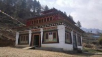 भूकम्पले भत्केको गुम्बाको शिलान्यास 