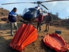 पाथीभरा मन्दिरलाई आगलागीबाट जोगाउन हेलिकप्टरको प्रयोग   