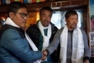 गोसाइँकुण्ड गाउँपालिकामा नेकपा परित्याग गरि नेता कर्म तामाङ सहित दर्जनौं काङ्ग्रेसमा प्रवेश