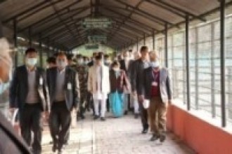 प्रधानमन्त्रीले चिडियाखानाका गैडाको ‘अभिभावकत्व ग्रहण’ गरेपछि..