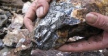 जङ्गलमै अलपत्र स्लेट खानी