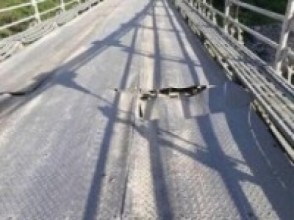 मोटरेबल पुल जीर्ण बन्दा जोखिमपूर्ण यात्रा 