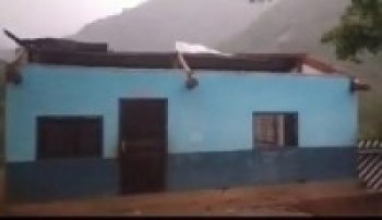 हावाहुरीले विद्यालयको छानो उडायो, घरमा क्षति   