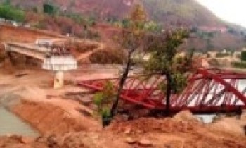 धादिङ निर्माणाधीन पुल उडायो   