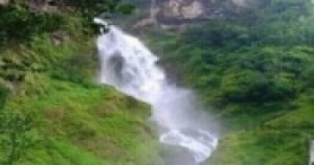 पर्यटक लोभ्याउँदै कालघारी झरना