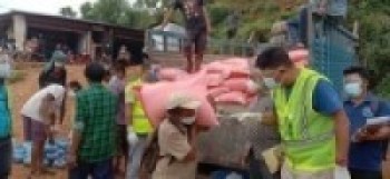 चेपाङ गाउँमा क्याप्टेन श्रेष्ठको पहलमा राहत वितरण  