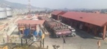 ट्यांकर चालकले रोके पेट्रोलियम पदार्थको ढुवानी   