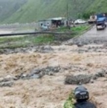 बाढीका कारण अवरुद्ध विपी राजमार्ग एकतर्फी सञ्चालन   