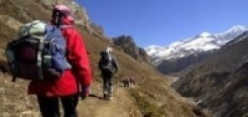 पर्यटकीय लेक चढ्न पदमार्ग   