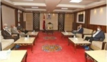 बिदामा बसेर कार्यवाहक तोक्न प्रधानन्याधीशलाई सत्ता गठबन्धनको सुझाव