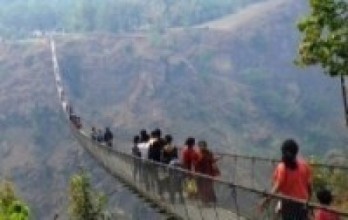 लामो पुलमा बढ्यो आन्तरिक पर्यटकको चहलपहल  