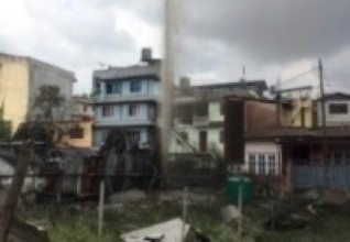 काठमाडौँको कपनमा बोरिङ खन्दा मिथेन ग्यास मिसिएको पानीको फोहोरा निस्कियो    