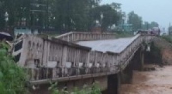 वर्षाले रुपन्देहीका विभिन्न क्षेत्र डुबानमा, देवदहमा पुल भासियो  