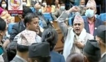 एमालेको नयाँ नारा 'गोली हान्न पाइँदैन,जनता मार्न पाइँदैन'