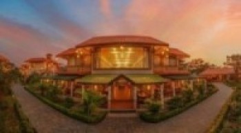 उत्साहित हुँदै व्यवसायी   