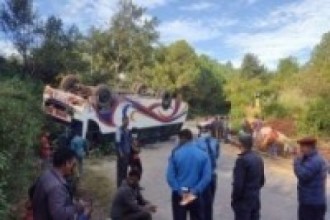 मुगुमा बसको टायर पङ्चर हुँदा दुर्घटना भएको खुल्यो ।