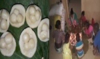 दसैँको अष्टमीको दिन थारु समुदाय ढिक्री पूजा गर्दै   