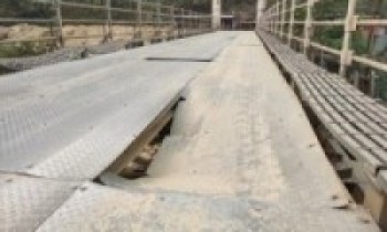 मोटरेबल पुल जिर्ण बन्दा जोखिमपूर्ण यात्रा   